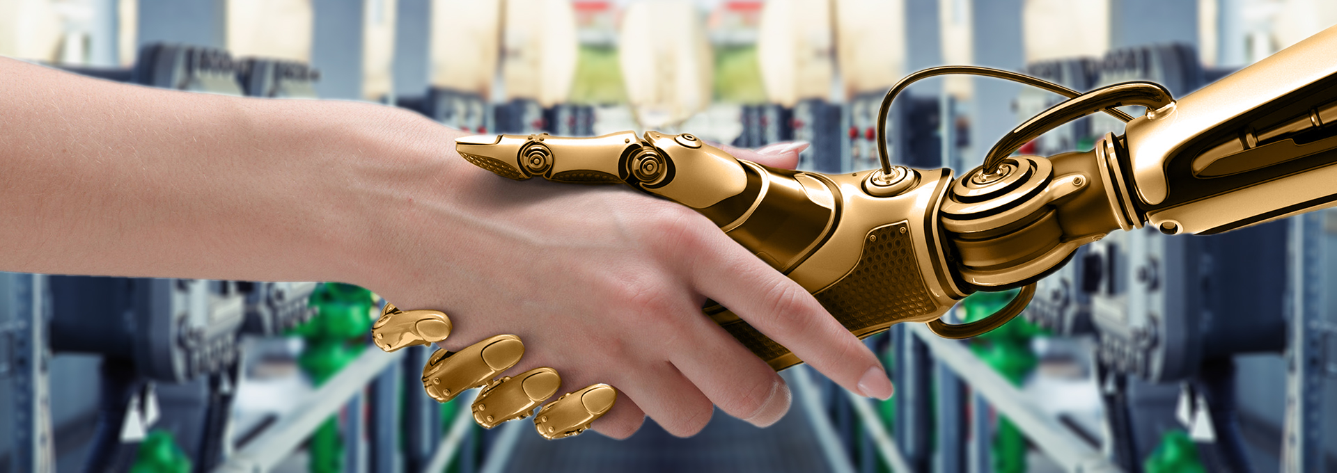 Immagine con mano umana che stringe la mano di un robot